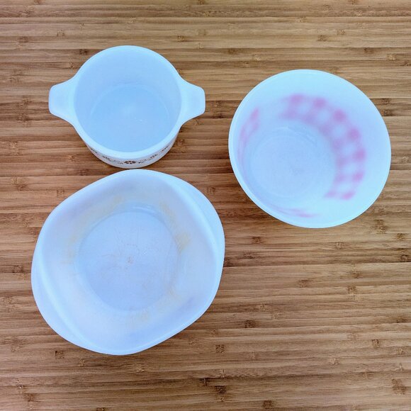 Mixed Lot of Vintage Milk Glass Bowl & Mini Casseroles - Picture 2 of 3
